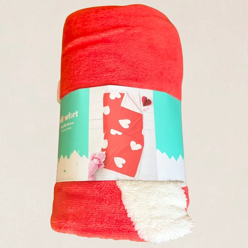 Pillowfort Kids Patisserie Heart Chenille Throw Blanket Red Beige 50x60 NEW
